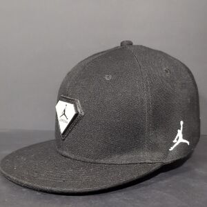 Jordan Jump Men's Black Fitted Basketball Sports Cap.